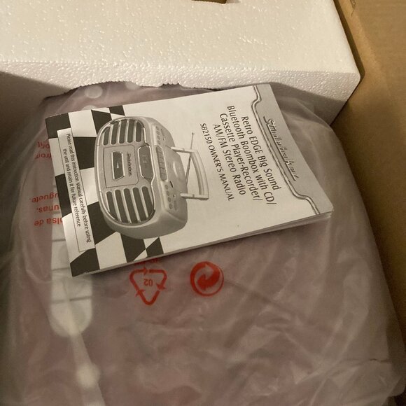 Studebaker Retro EDGE Big Sound Bluetooth Boombox - Picture 4 of 4